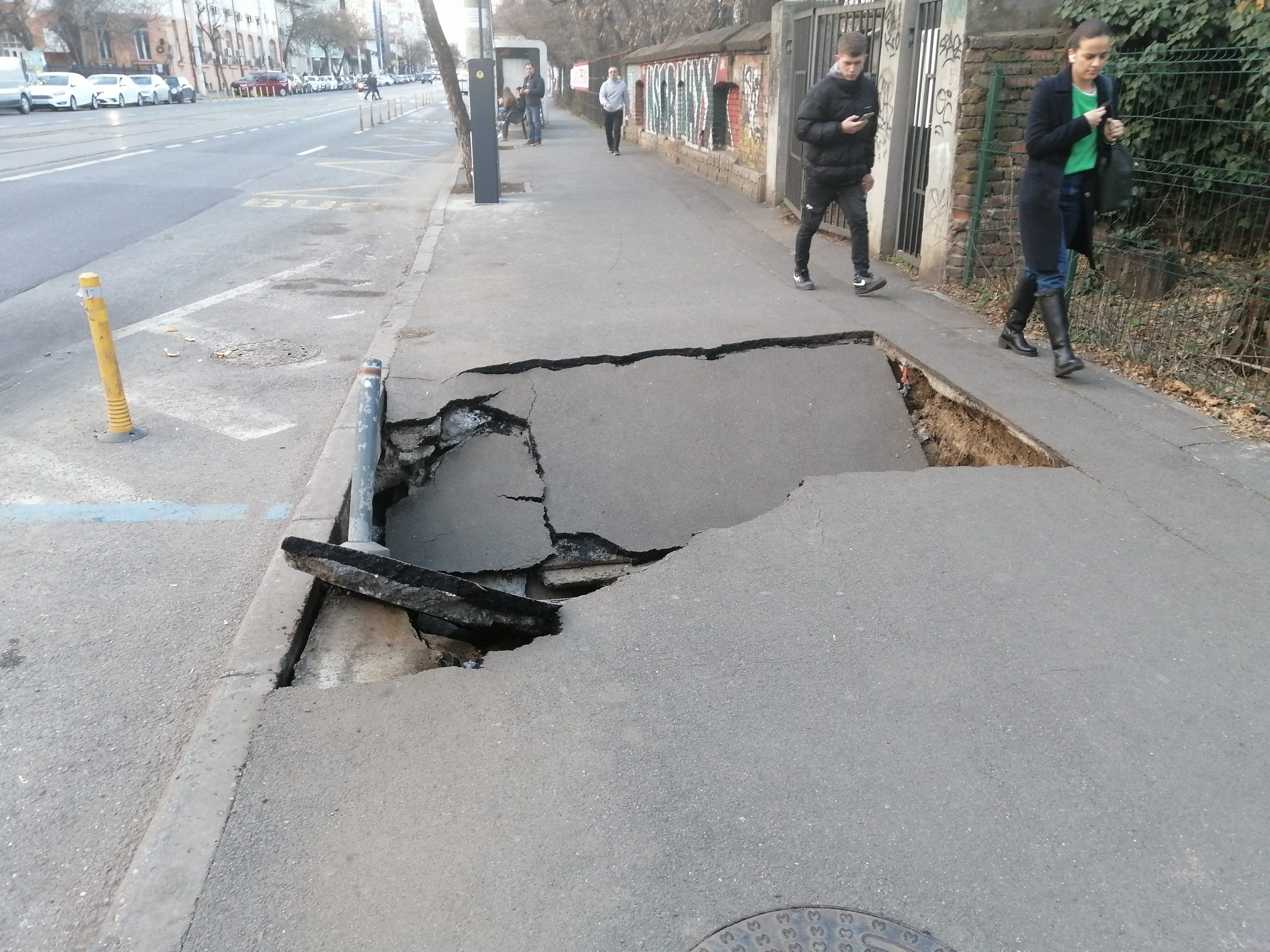 Primăria Capitalei anunță sume consistente pentru reparația unor artere dar și tăieri mari de fonduri pentru Administrația Străzilor!