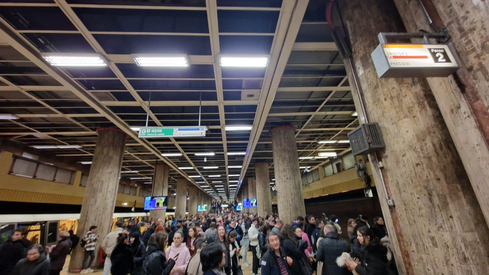 UPDATE: Intarzieri la metrou