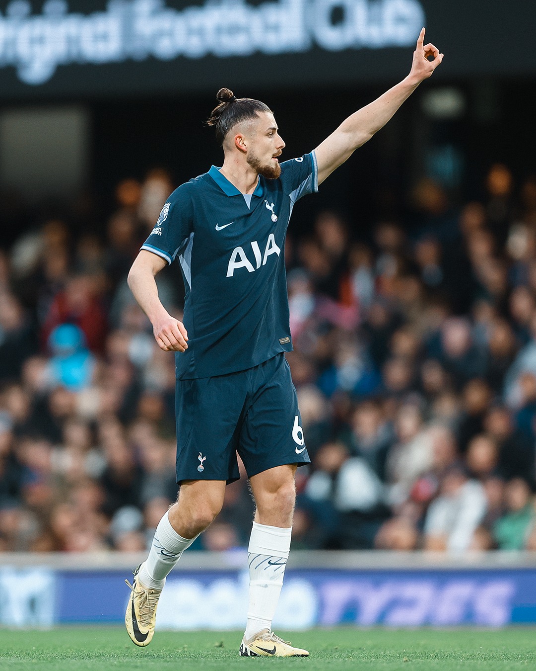 Prima titularizare a lui Drăgușin la Spurs nu a fost de bun augur: Tottenham pierde la scor de neprezentare cu un alt club din Londra