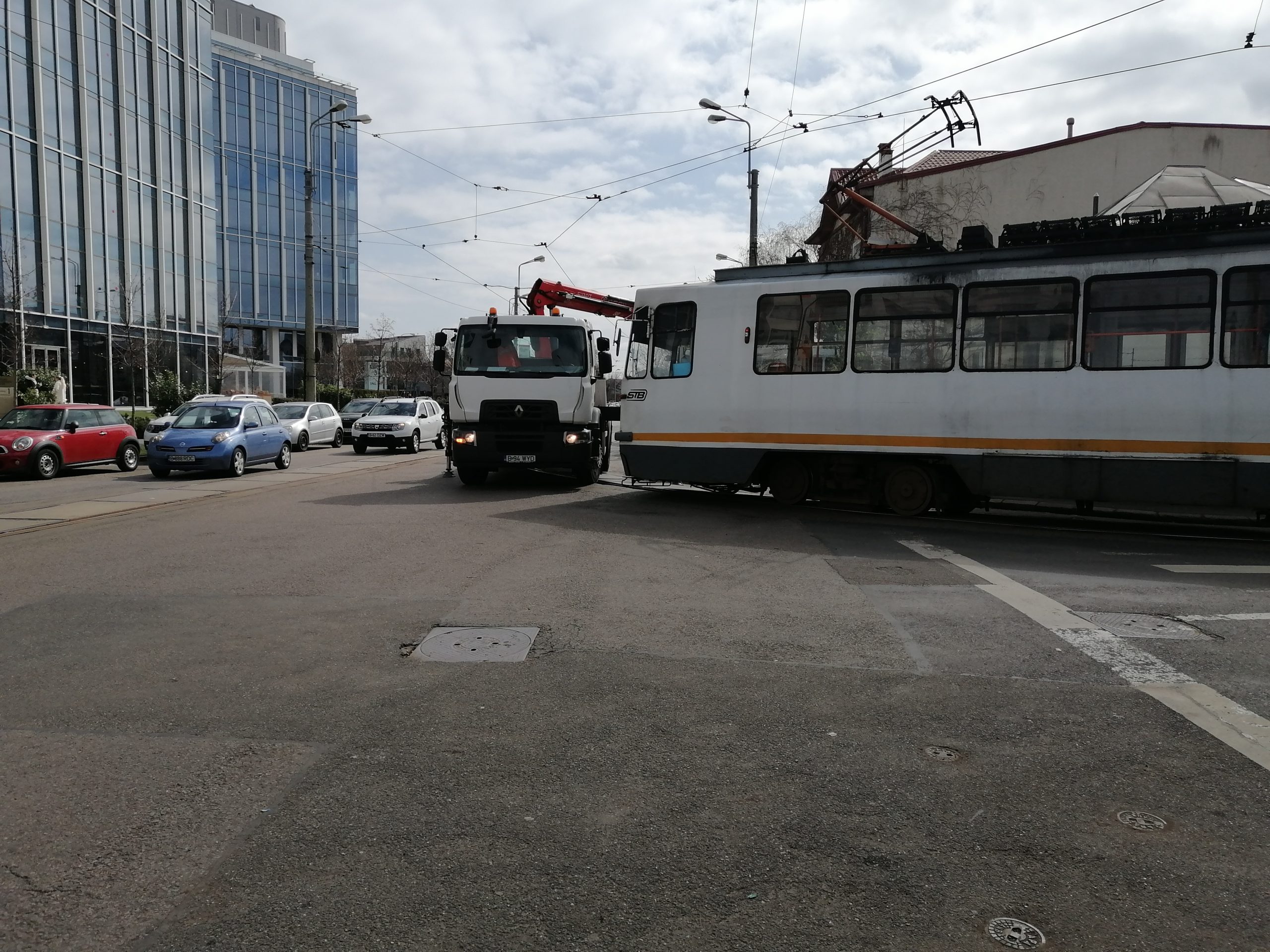 De ce nu vine tramvaiul?!