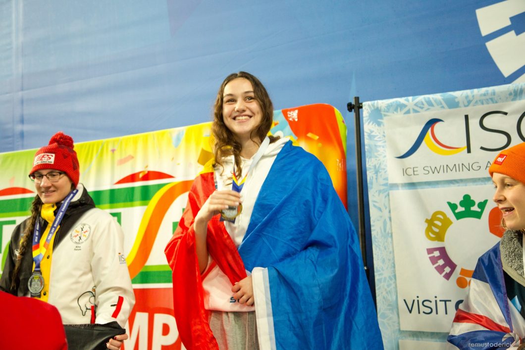 Record mondial în sport! Simona Chiru a câștigat medalia de aur la Campionatul European de Înot în Ape Înghețate