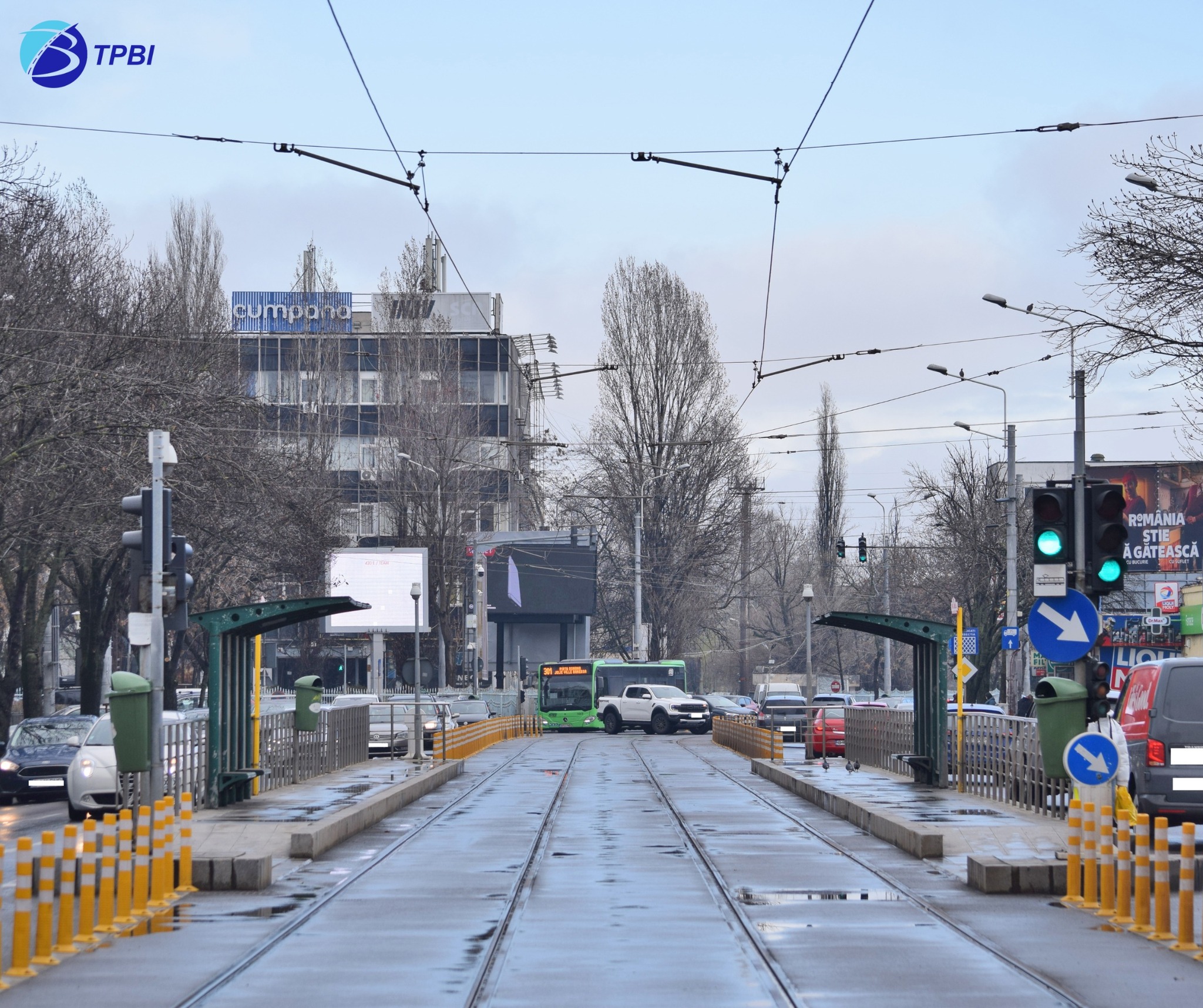 Autobuzele de pe şase linii vor circula, de sâmbătă, pe calea de rulare a tramvaielor de pe Bd. Aerogării