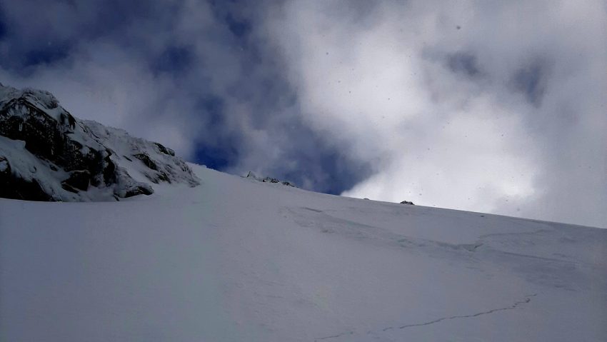 Risc mare de avalanșă în Bucegi și Făgăraș. Avertizări pentru mai multe masive montane din țară