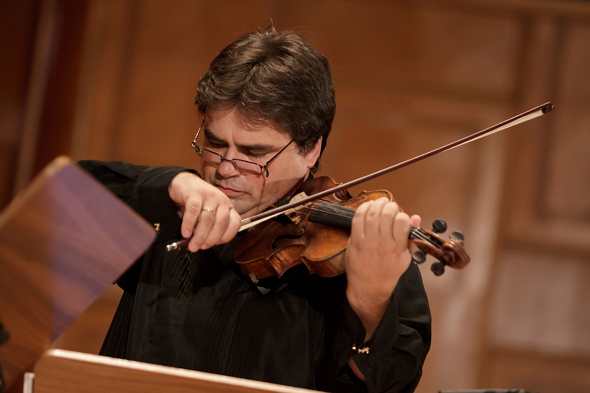 Violonistul Gabriel Croitoru interpretează Saint-Saëns la Sala Radio