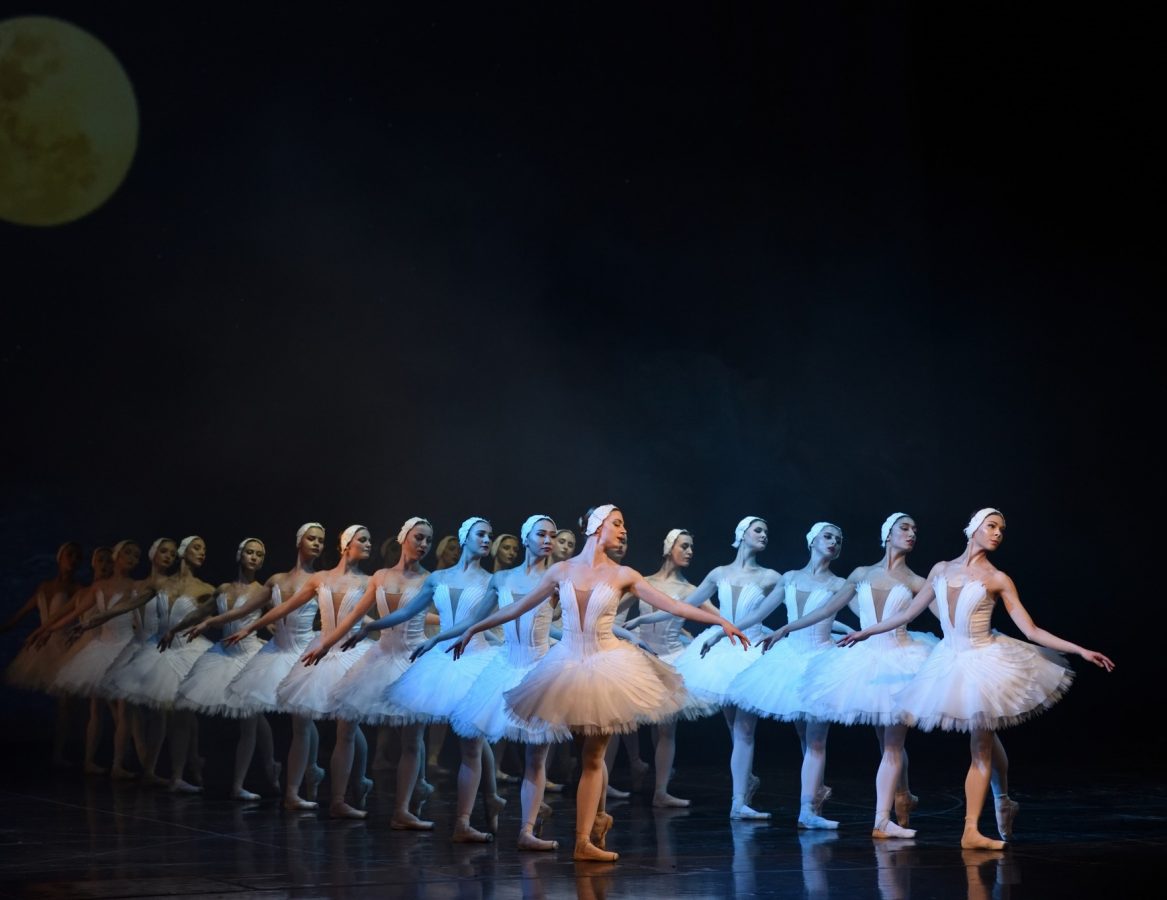 Cele mai îndrăgite spectacole de operă și balet, la mijloc de mai, pe scena ONB 