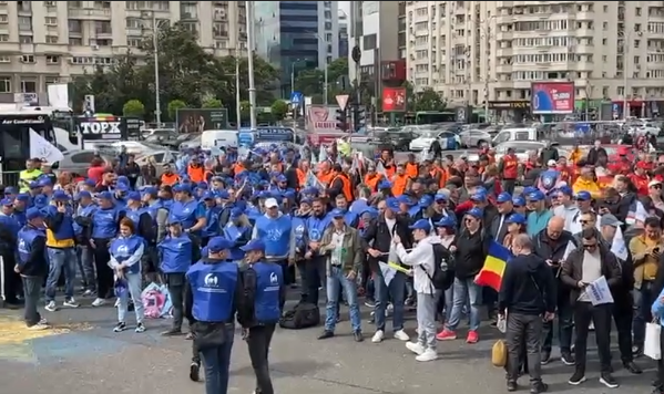 Protest al Blocului Național Sindical în fața Guvernului