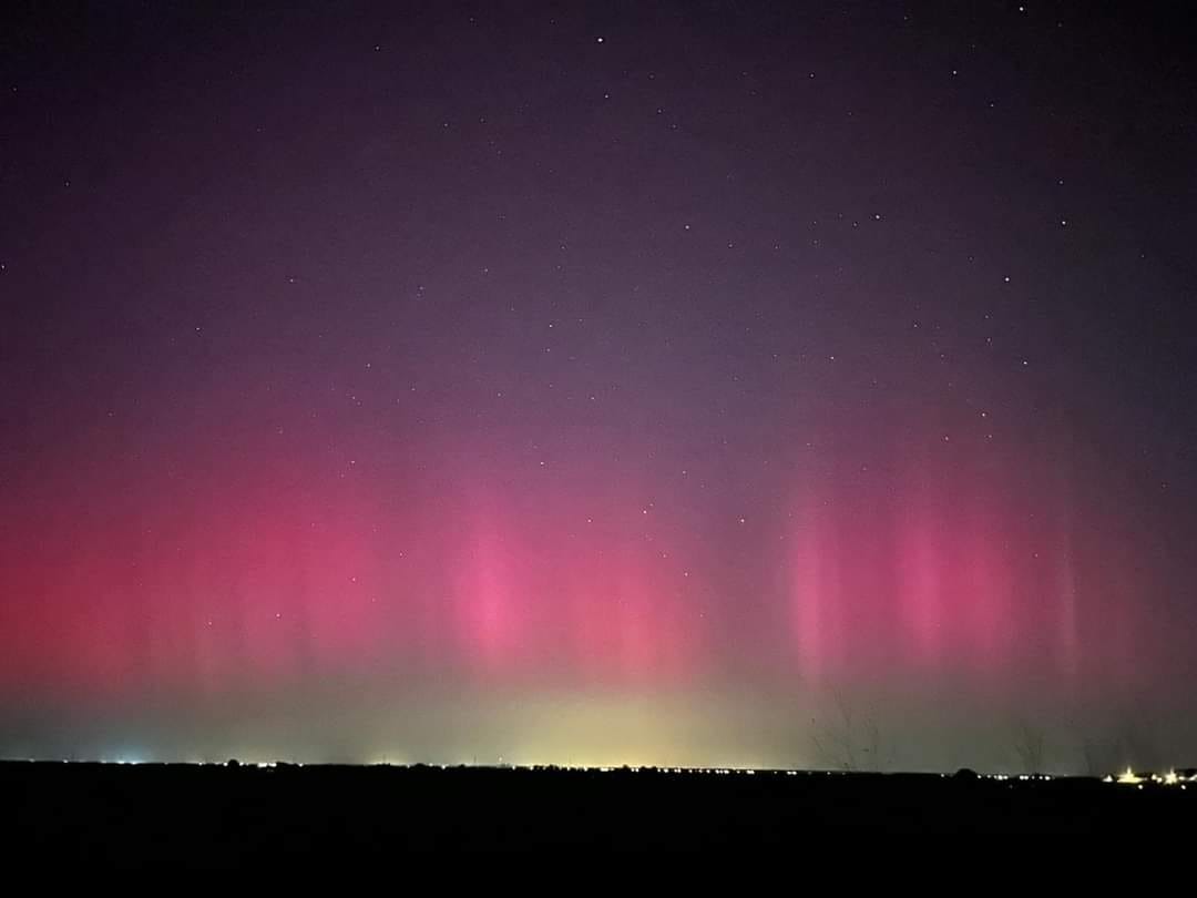 Noi furtuni solare vor face vizibilă aurora boreală la latitudini destul de joase