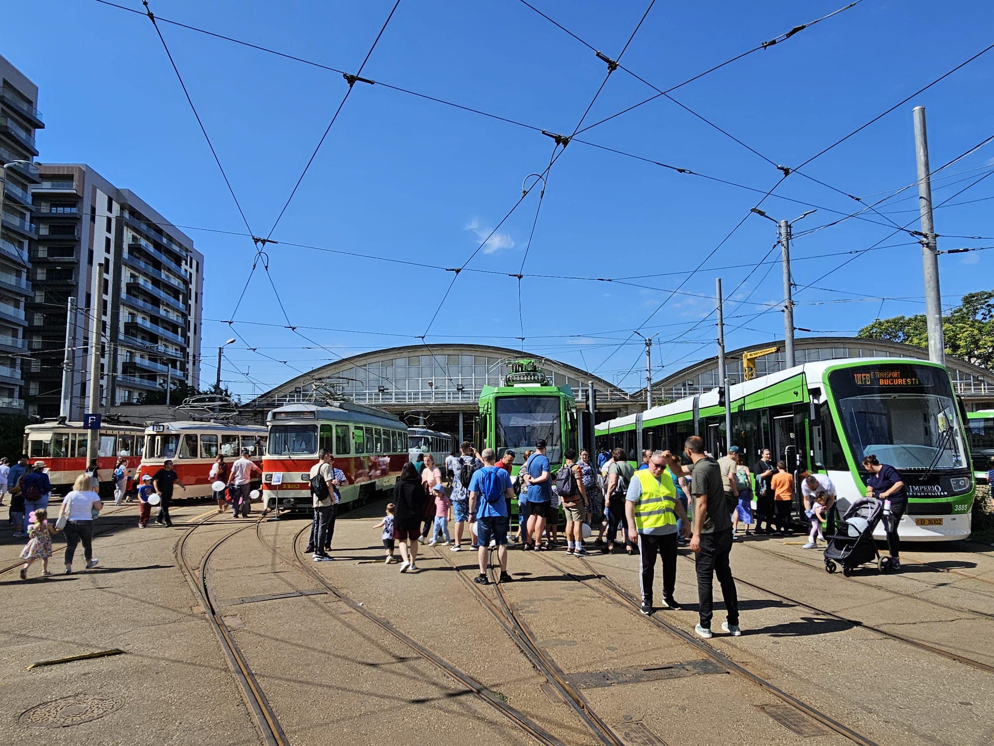 STB: Peste 10.000 de bucureşteni au participat sâmbătă la Ziua Porţilor Deschise