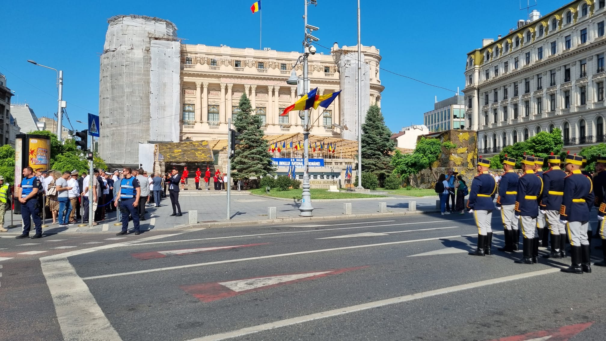 Autobuzele liniei 205 circulă deviat în centrul Capitalei de Ziua Imnului Național