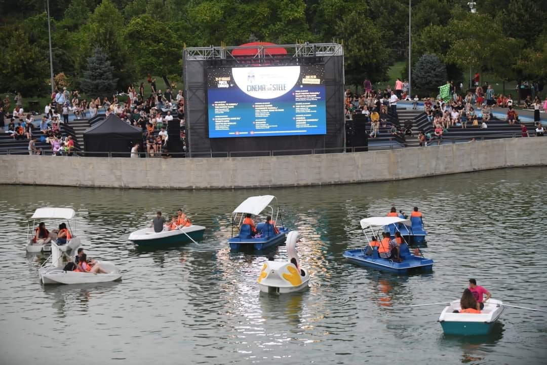 Filme vizionate din bărci în Sectorul 6