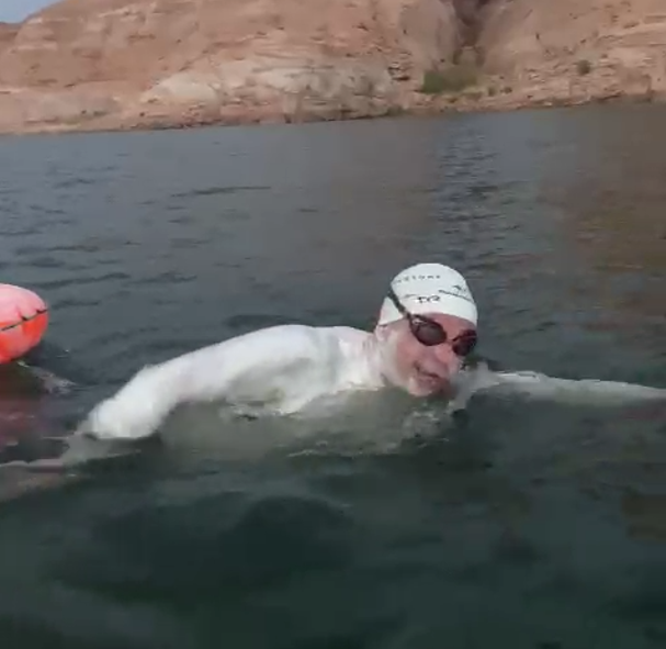 Mihai Badea, românul care a pornit în cel mai îndrăzneț maraton solitar de înot Mihai Badea, românul care a pornit în cel mai îndrăzneț maraton solitar de înot