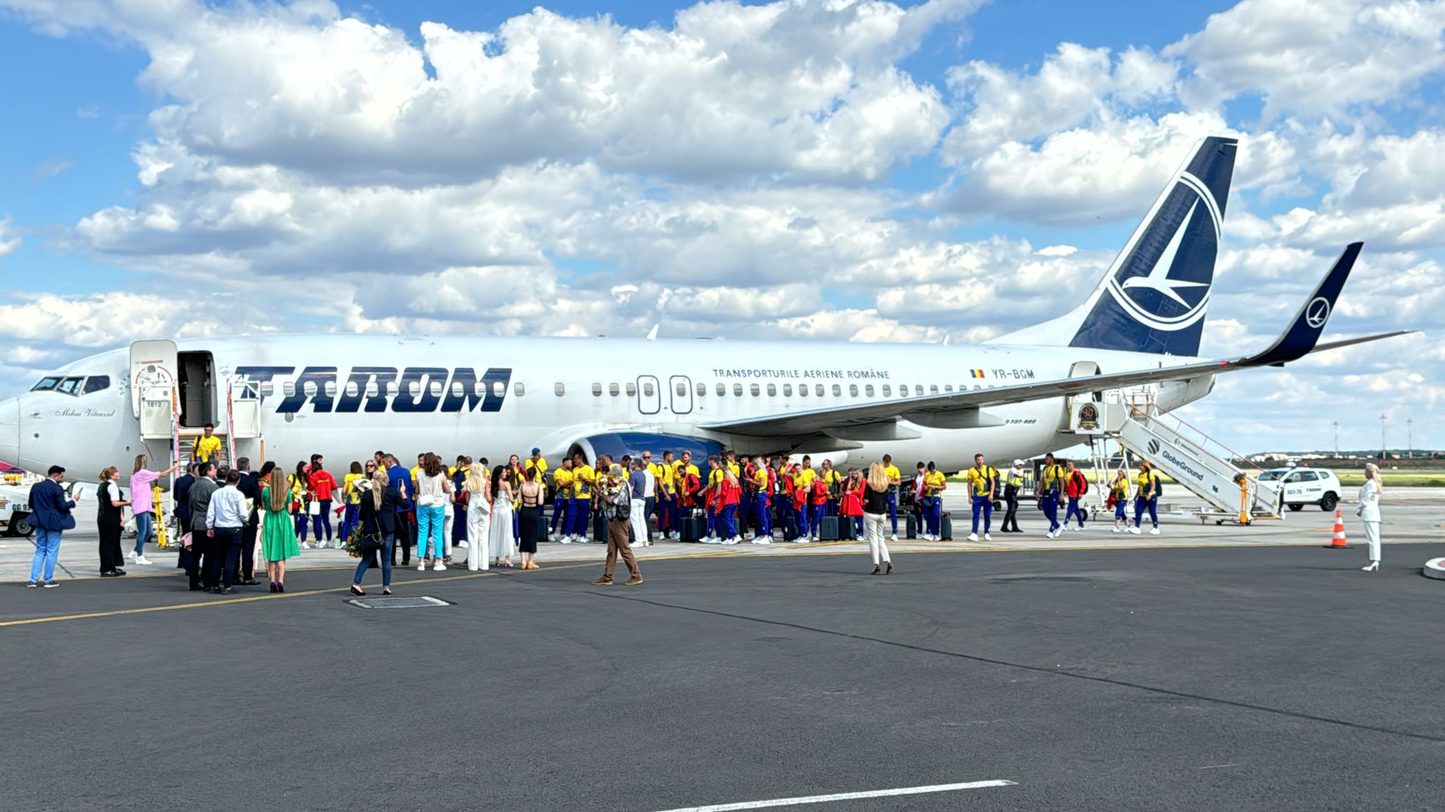 Canotorii medaliaţi la JO 2024 si lotul de gimnastica au revenit în țară