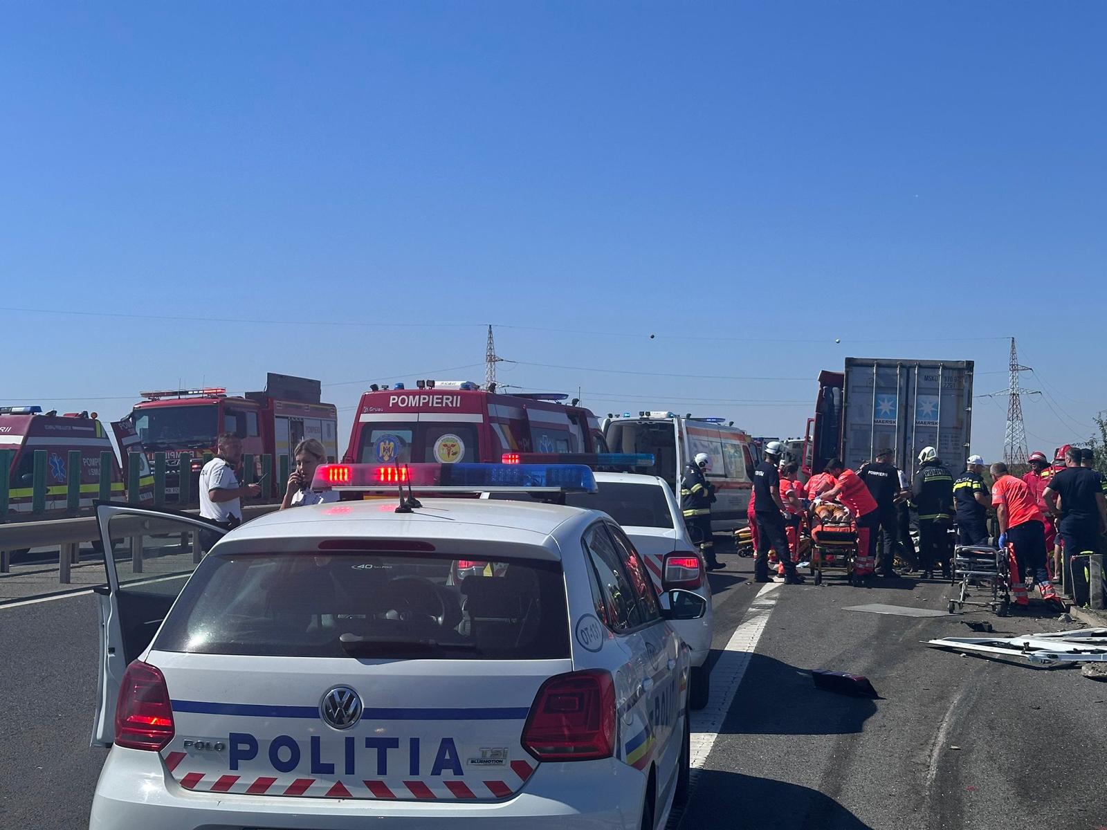 Trafic blocat pe DN 72 în Dâmbovița, după un accident grav între o autoutilitară și un autocamion