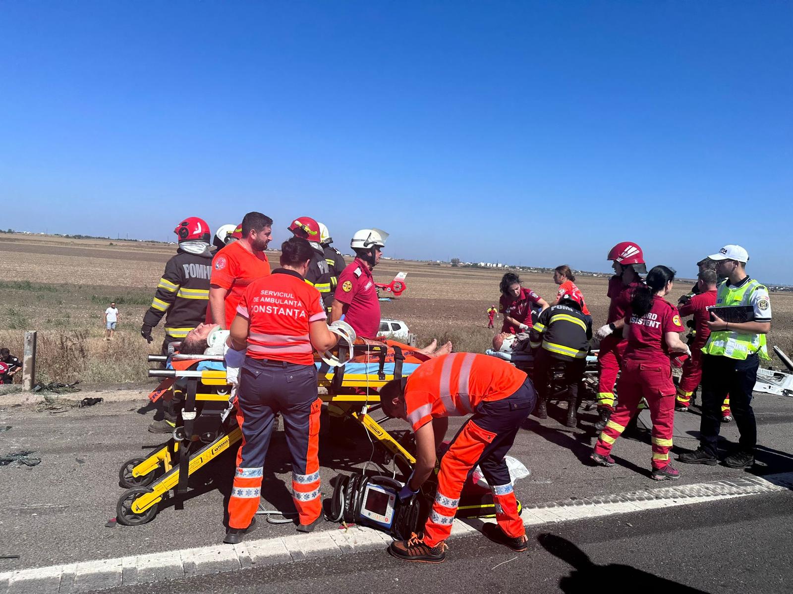 Accident între un microbuz şi un autotren pe autostrada A4, soldat cu 11 răniţi; Planul Roşu a fost activat