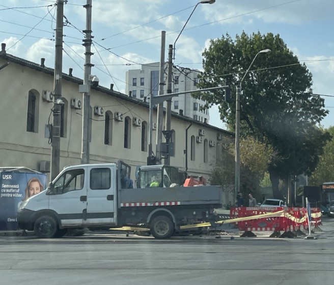 O conductă de gaze a explodat într-o insersecție din sectorul 5! S-au impus restricții de trafic