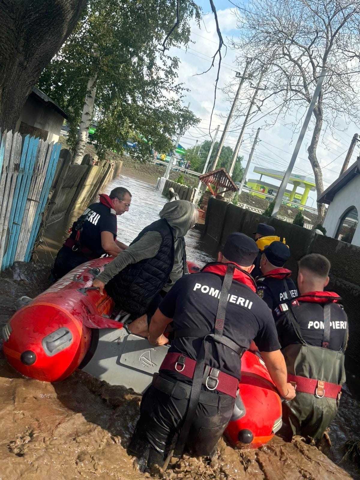 IGSU: Aproape 1.000 de pompieri din ţară, dislocaţi în judeţul Galaţi