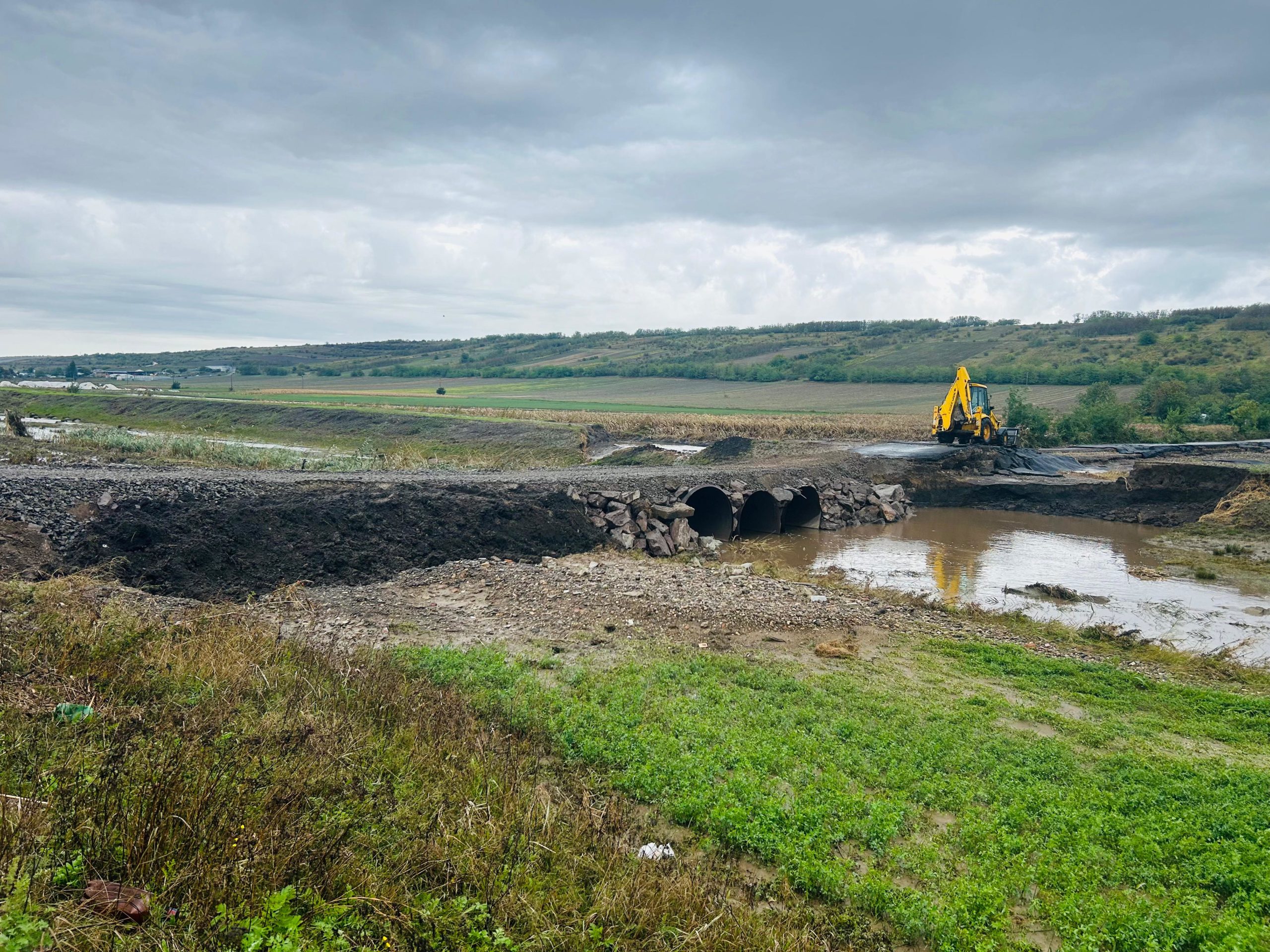 Ministerul Apărării Naționale contribuie la refacerea infrastructurii afectate de inundații