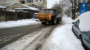 500 de tone de sare, în numai 12 ore pentru a asigura condiții bune de trafic în Sectorul 1