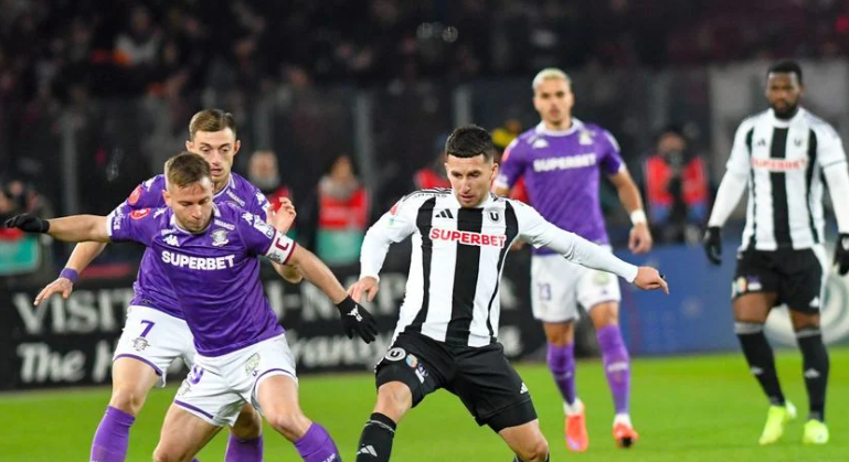 „U” Cluj nu renunță la ideea câștigării titlului, după victoria cu Rapid București: ardelenii profită de „căderea” „giuleștenilor” din ultimele minute și administrează lovitura decisivă