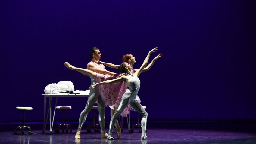 Strălucire și magie pe scena Operei Naționale București: “Cenușăreasa” într-o interpretare contemporană