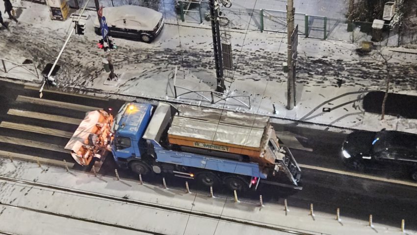 Primăria Capitalei anunță că au fost deszăpezite străzile de “Urgență 1 și 2”