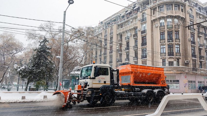 Nicușor Dan cere deszăpezirea străzilor secundare și a trotuarelor