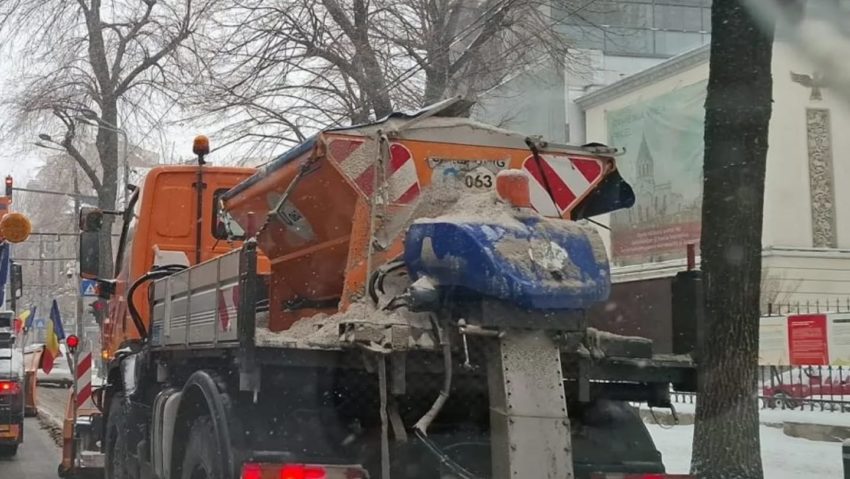 Sectorul 2 este deszăpezit cu 49 de utilaje specializate