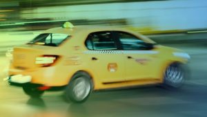 Taximetriştii din Bucureşti, în pericol de faliment din cauza tarifelor neactualizate din 2008