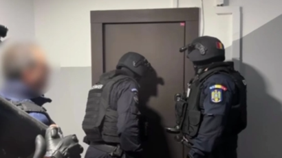 Percheziții privind credite și achiziționarea de autoturisme prin leasing cu documente falsificate