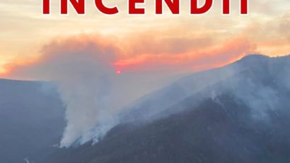 IGSU: 31 de lansări, cu 77,5 tone de apă, efectuate de două elicoptere Black Hawk la incendiile de vegetaţie