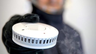 DSU: 10.000 de detectoare de fum și monoxid de carbon vor fi montate în 20 de județe din România