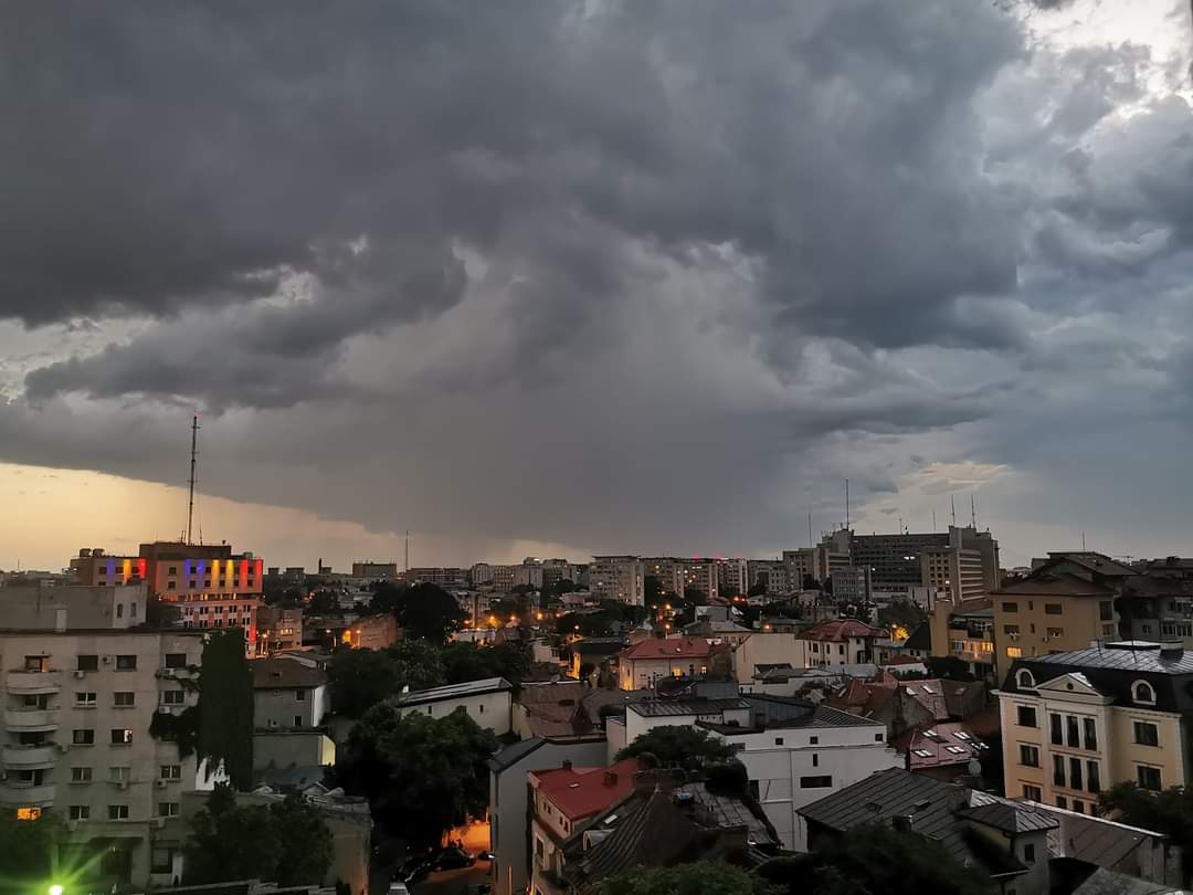 București: vreme întunecată și rece anunțată de Radio București FM