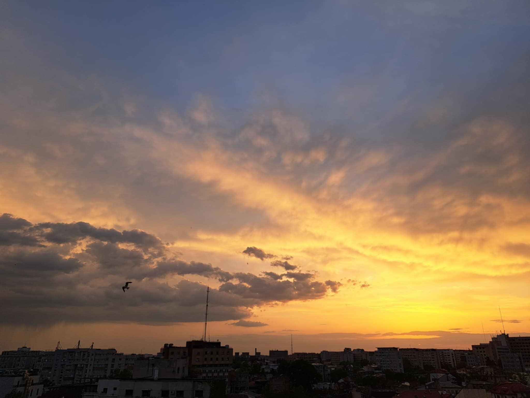 Încălzirea vremii: Ascultă Radio București FM pentru muzică live online!