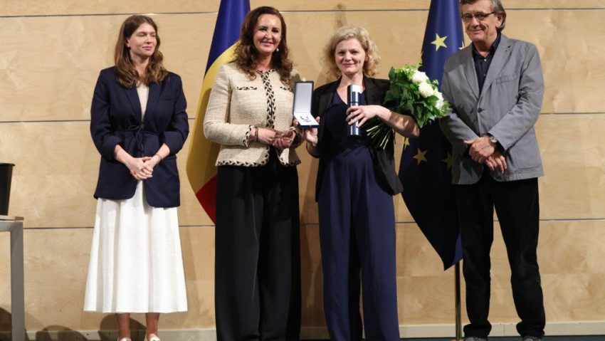 Ofelia Popii a fost decorată cu Ordinul „Meritul Cultural” în grad de Cavaler