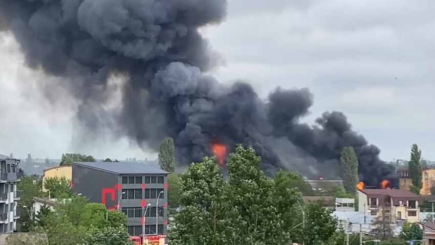 Incendiu la un depozit de butelii de pe Strada Săbăreni; a fost emis mesaj RO-ALERT