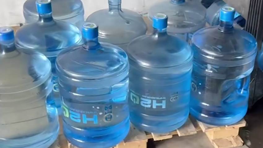 ANPC a descoperit bacterii periculoase în apa îmbuteliată de o firmă din Popești-Leordeni