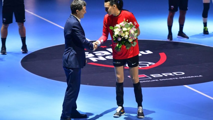 „Gala Neagu”, evenimentul care a marcat retragerea oficială din activitate a Cristinei Neagu. „Sala Polivalentă”, umplută până la epuizare pentru a asista la un meci între legende din handbalul mondial și legende din handbalul românesc