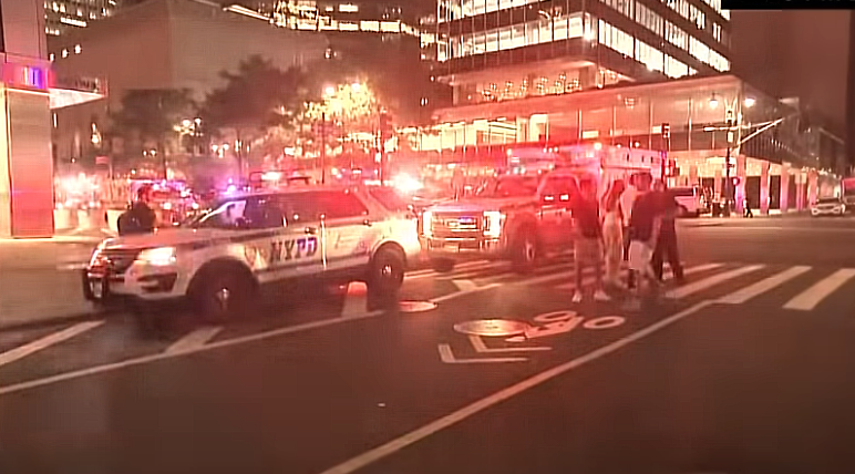 Atac armat într-un zgârie-nori din New York: patru oameni împușcați mortal