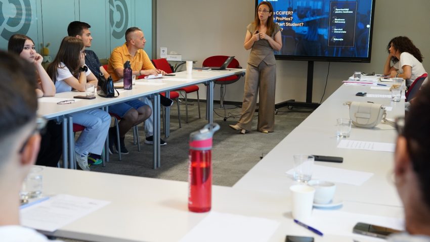 Radio România, destinație de vacanță! Tineri de liceu învață cum să facă anchete și reportaje locale