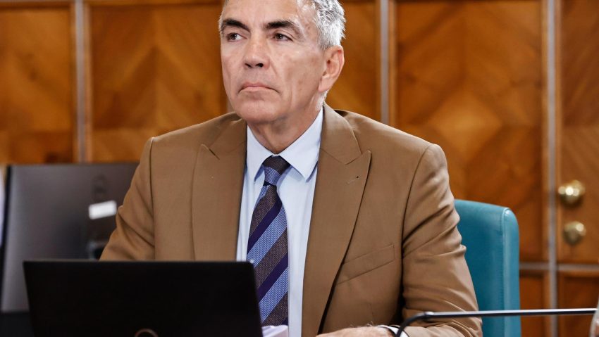 Vicepremierul Dragoş Anastasiu şi-a anunţat demisia din funcţie