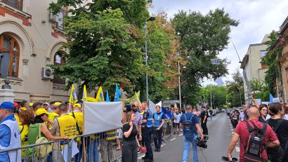 Protest în stradă al profesorilor față de măsurile impuse în școli prin Legea Bolojan