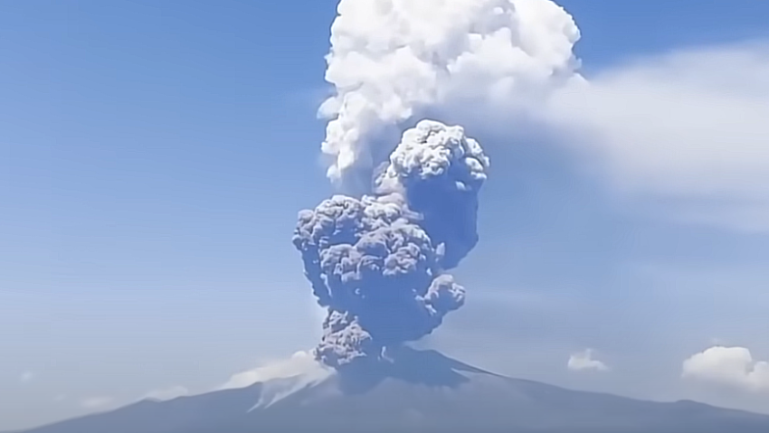 Vulcanul Etna a erupt din nou: Alertă maximă pentru traficul aerian în Sicilia