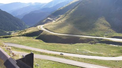 Circulaţie oprită temporar pe DN 7C Transfăgărăşan din cauza căderilor de stânci