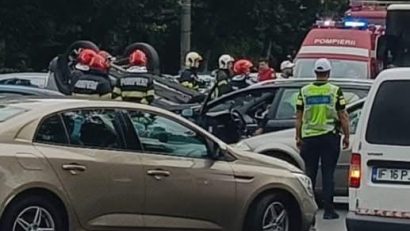 Sectorul 3: mașină răsturnată după un impact la intersecția Nicolae Grigorescu – Constantin Brâncuși