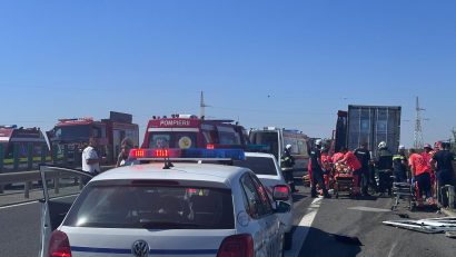 Accident pe A1 București–Pitești: un autotren încărcat cu colete s-a răsturnat peste o mașină staționată pe banda de urgență