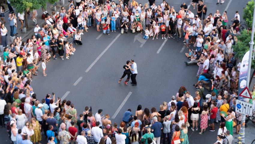 Străzi Deschise revine pe 23–24 august: spectacole, cultură și promenadă urbană pe Calea Victoriei și în Piața Amzei