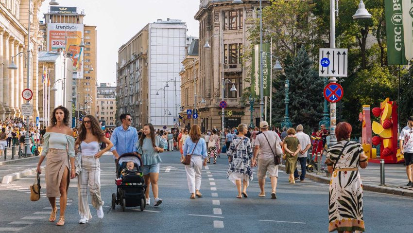 „Străzi Deschise – Promenadă urbană”: Calea Victoriei și Piața Amzei devin pietonale pentru o zi plină de artă și cultură