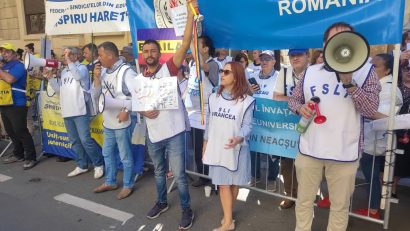 Sindicaliştii din educaţie condamnă amânarea plăţii tranşelor aferente sumelor prevăzute prin hotărâri judecătoreşti