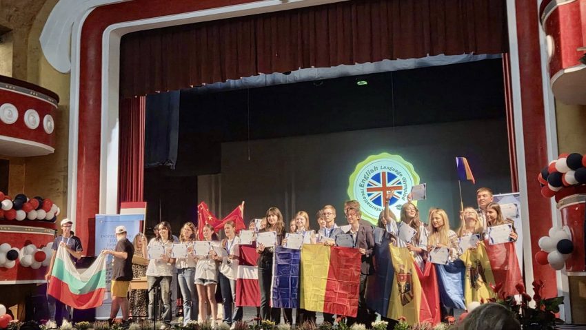 Elevii români au cucerit 10 medalii la Olimpiada Internațională de Limba Engleză