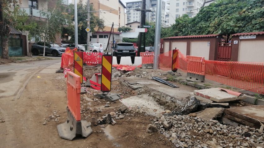 Se lucrează intens sau deloc pe șantierul liniei de tramvai de pe Expoziției?